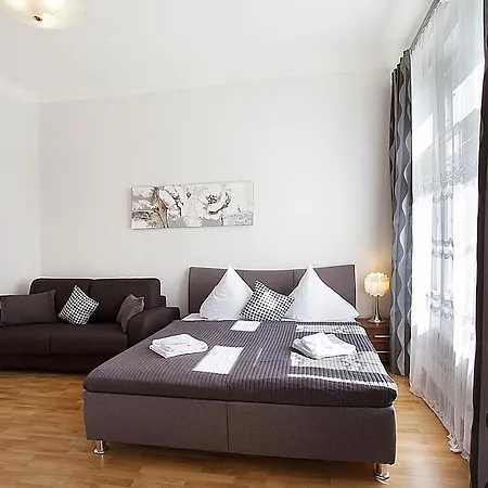 Spacious Ruterra 3bdr Flat Apartment Prague